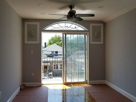 2nd image of 856 Quincy Ave
