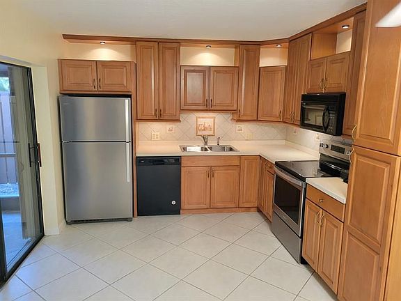 2nd image of 5806 SE Riverboat Dr #303