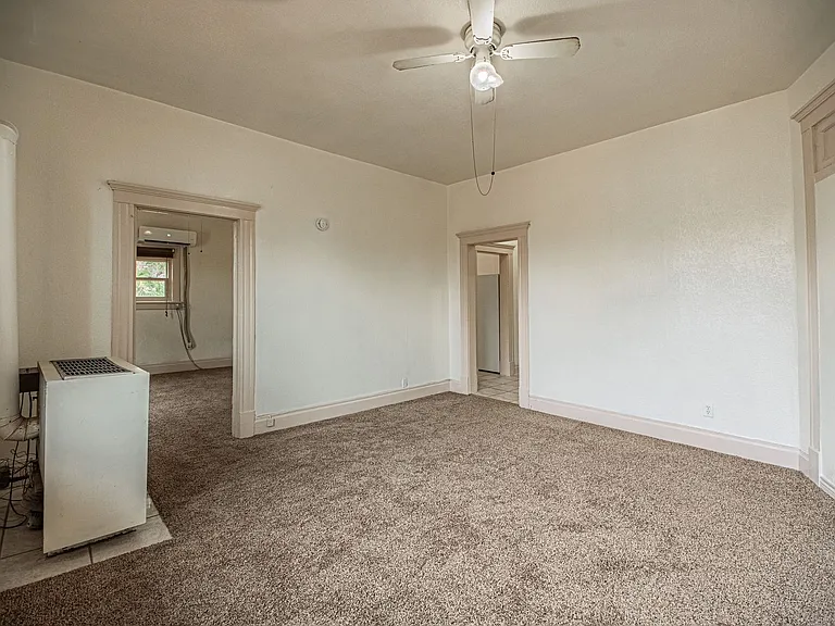 207 Midway Ave — Photo 3