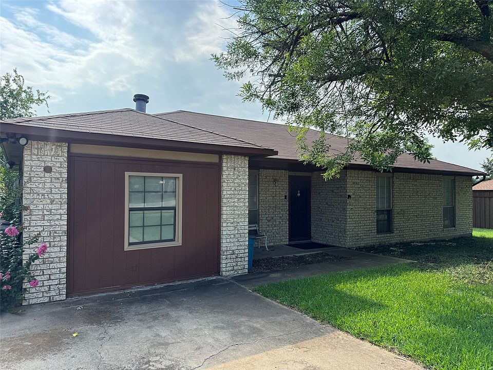 1st image of 416 Butterfly Ln