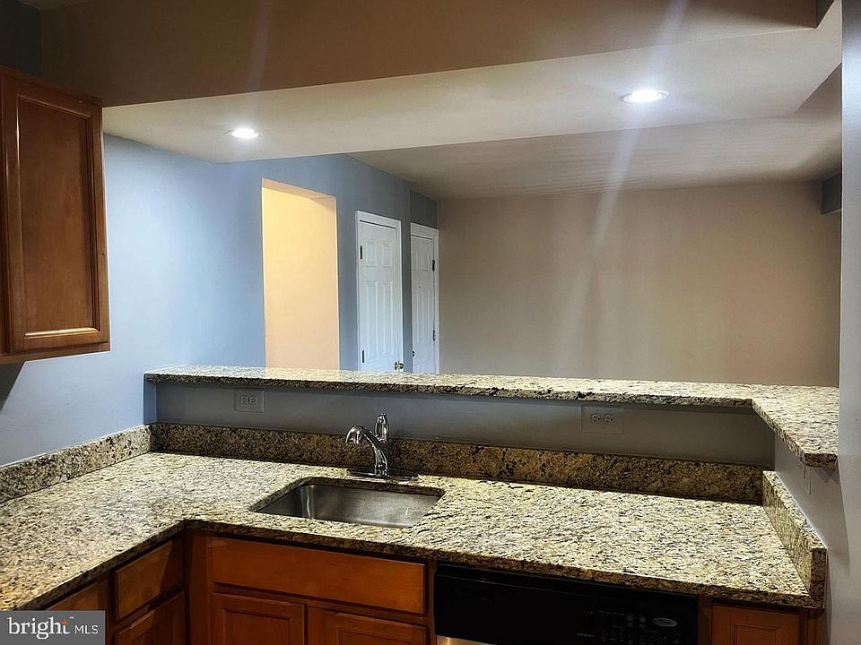 1st image of 2512 Markham Ln APT 4
