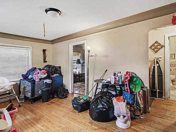 4th image of 8304 Robson St