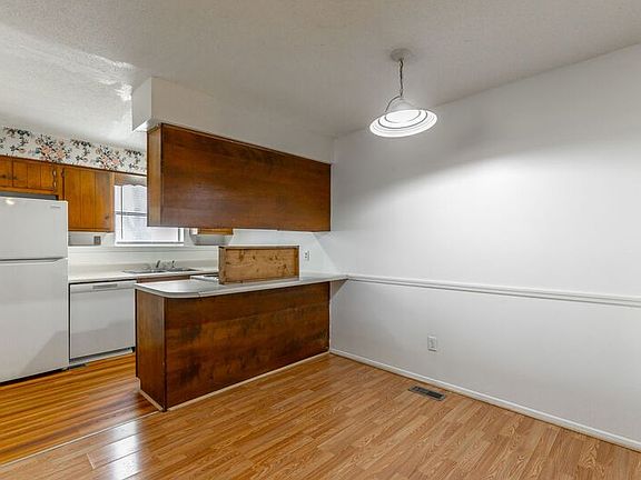 5th image of 115 Knollwood Dr #5D