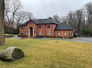 7 Horse Hill Rd, Glen Head, NY 11545