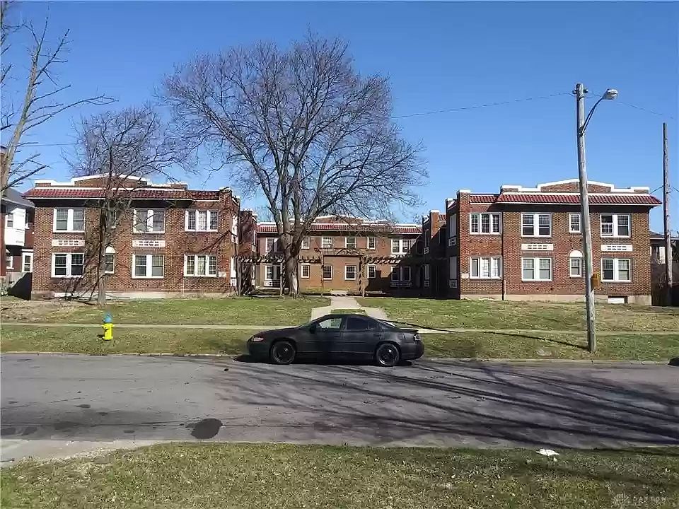 1st image of 24 Arnold Pl APT 424