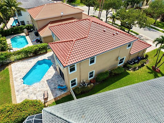 4th image of 11927 NW 47th St