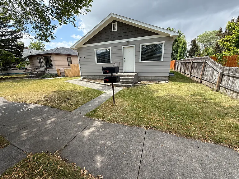 1015 Stephens Ave — Photo 2