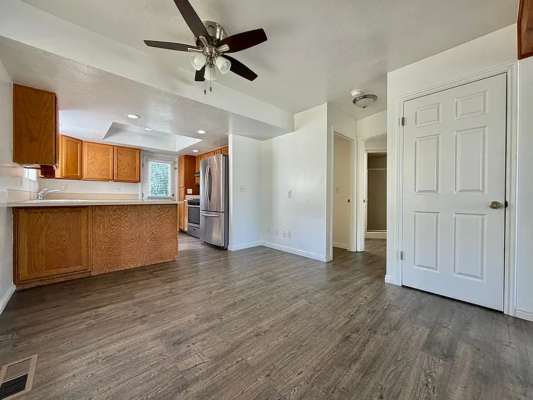 1091 & 1099 W Shepard Ln — Photo 6