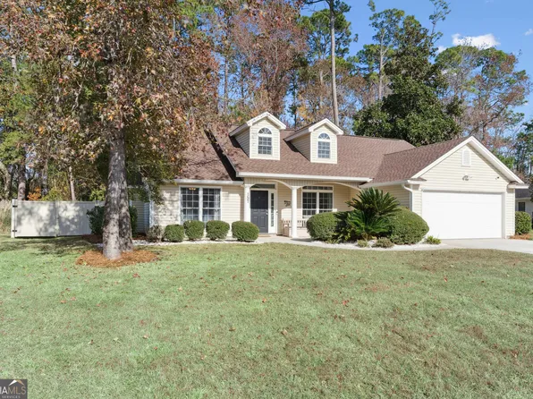 157 Country Walk Cir, Brunswick, GA 31525
