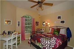 3rd image of 407 Meadow Bend Dr
