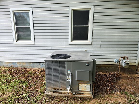 4th image of 326 Colonial Ave