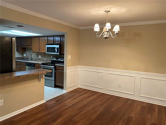 4th image of 2207 Surrey Ct