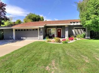 17 Park Vista Cir, Sacramento, CA