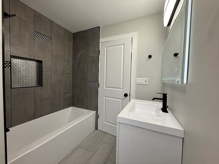 16752 Artesian Ave — Photo 10
