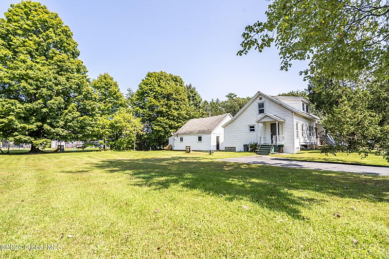 3rd image of 1269 Burgoyne Avenue