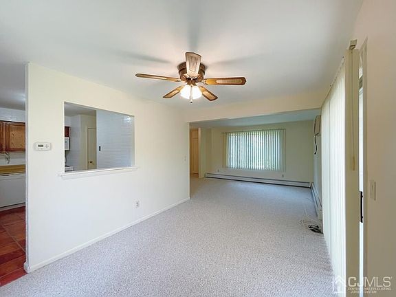 5th image of 17 Sheffield Ct