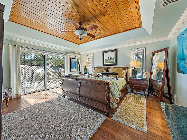 12140 SE Indian River Dr N — Photo 24