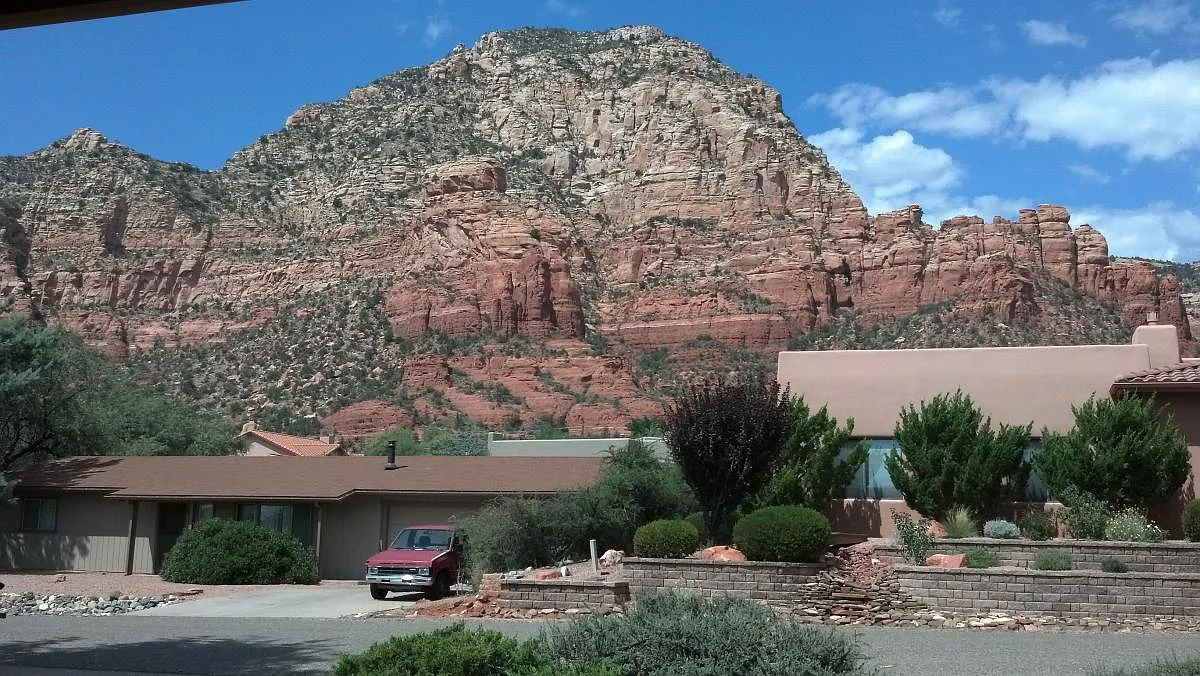 3 bed, 2000 sqft, $3,000 — Photo 1