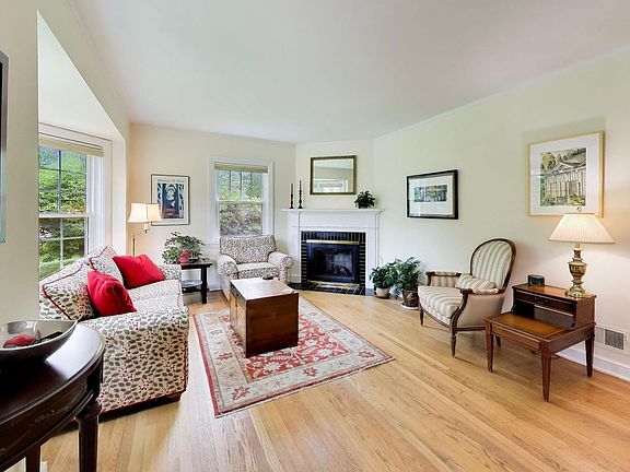2nd image of 1007 Columbian Ave