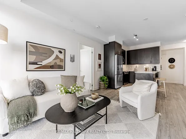 105 Oneida Cres #404, Richmond Hill, ON L4B 0H6