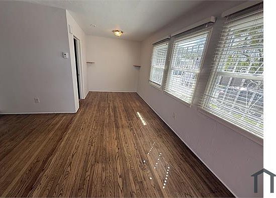 3rd image of 3029 Mabel St