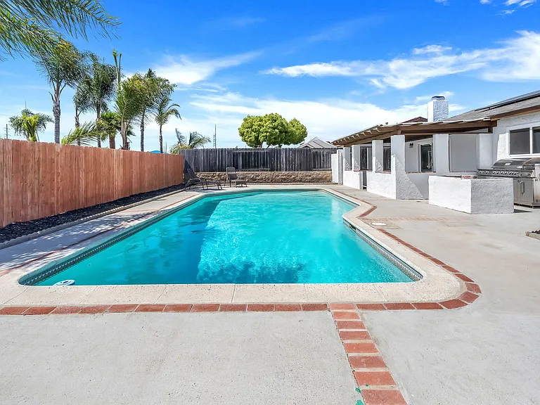 1472 Loma Ln — Photo 37