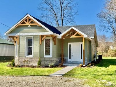 415 S D St, Louisiana, MO, 63353