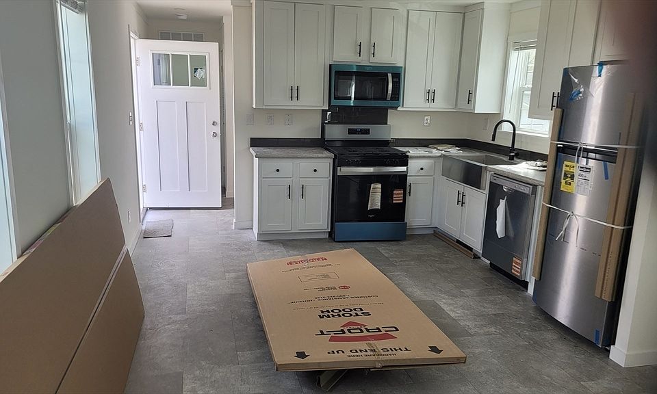 1st image of 286 Newbury St Lot 10