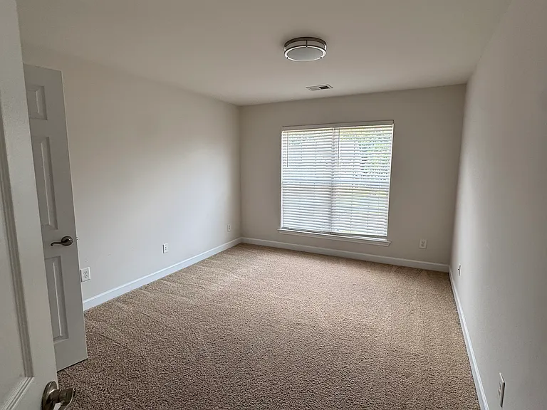 1511 Red Oak Dr — Photo 17