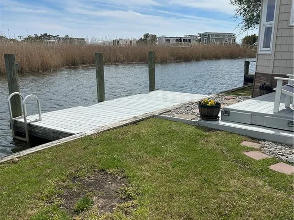 3665 Sandpiper Rd #92, Virginia Beach, VA 23456