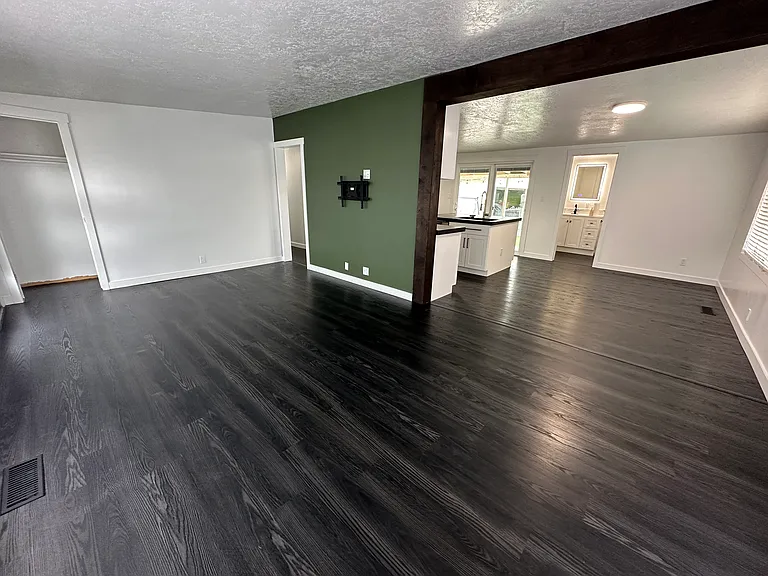 3335 S 1940 W — Photo 6