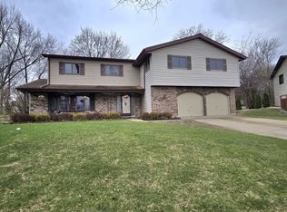230 Fairfield Ct, Bloomingdale, IL 60108