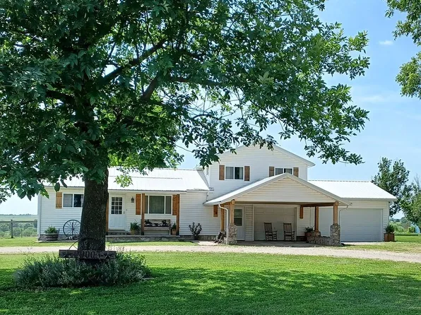 29005 S Adams Rd, Lyndon, KS 66451