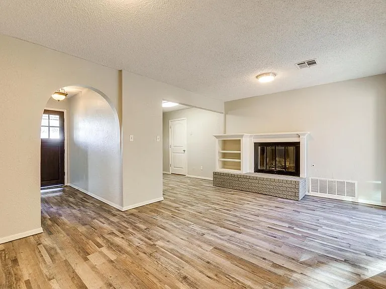 1603 Sheffield Dr — Photo 5