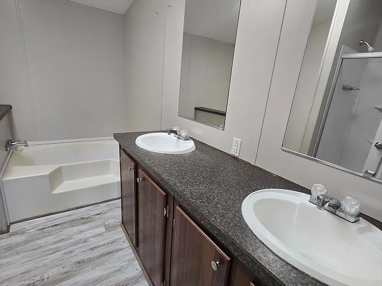 711 Wellington Rd — Photo 7