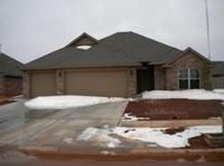 1901 NE 31st St, Moore, OK 73160