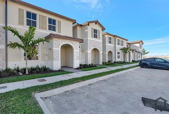 3 bed, $3,000 — Photo 2