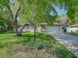 3376 Scott Ave N, Golden Valley, MN 55422