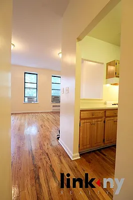 Rented by Link NY Realty | media 25