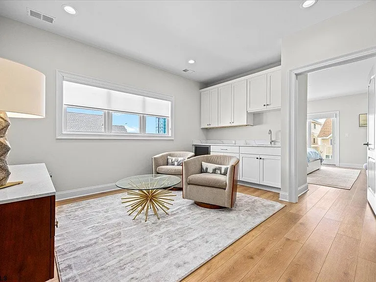 208 N Surrey Ave — Photo 14