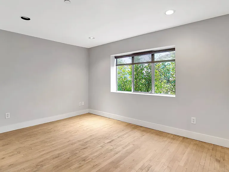 Guest bedroom with bamboo right outside
