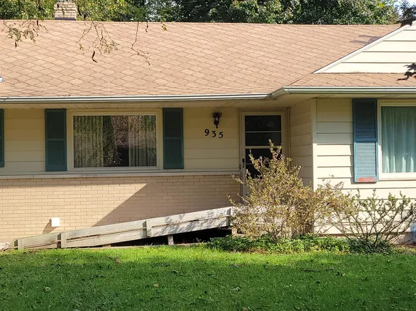 935 Dobbin Dr, Kalamazoo, MI 49006