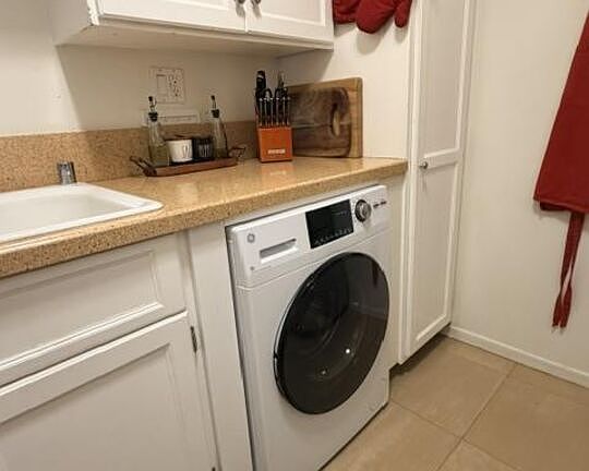 5th image of 937 19th St Unit 4