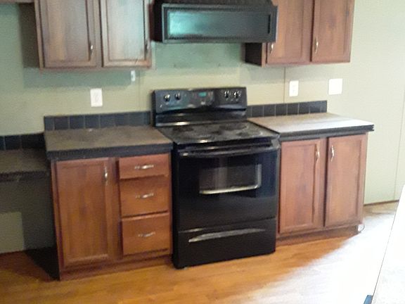 3rd image of 219 Lakeside Dr