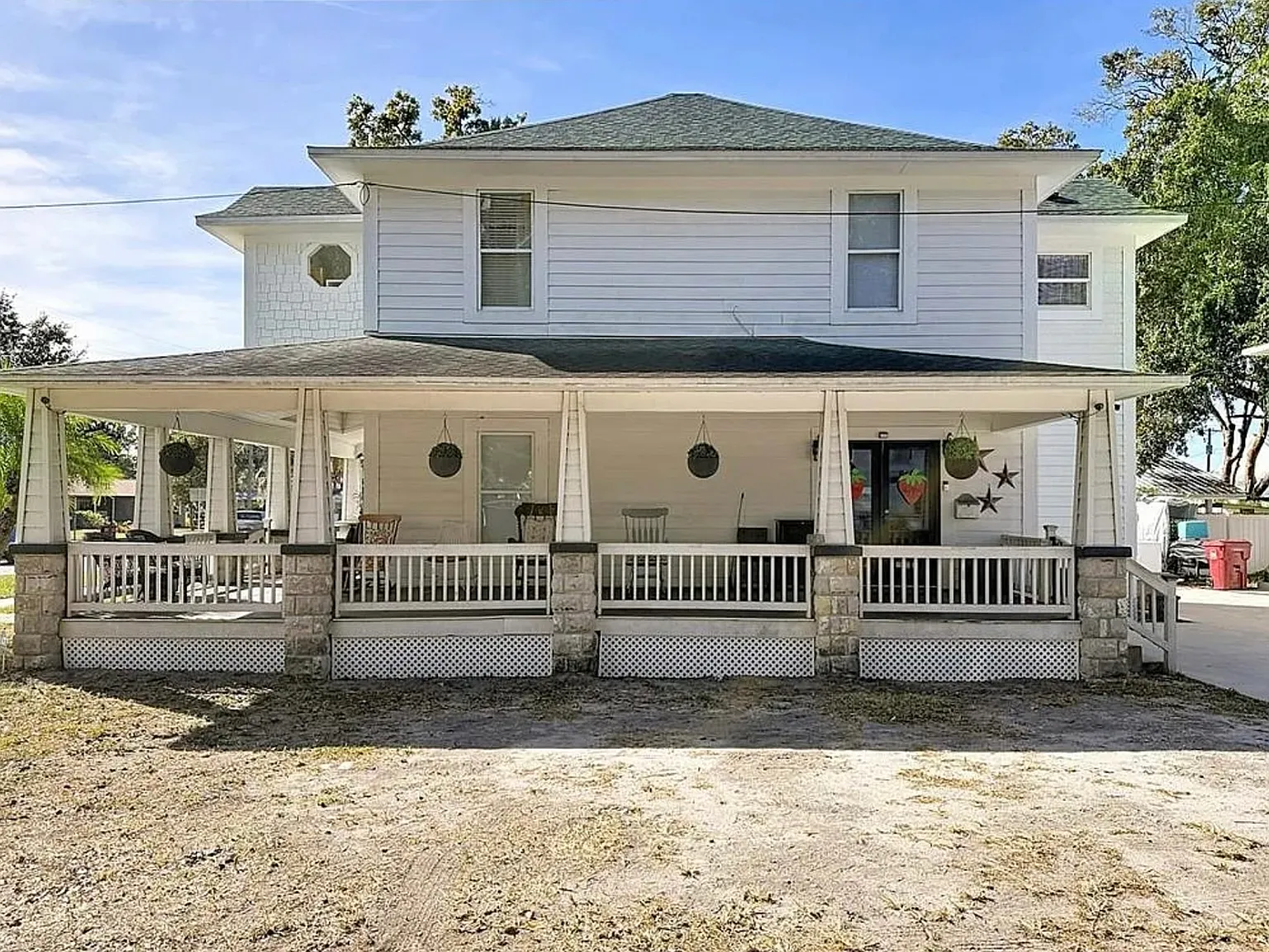 4 bed, 2760 sqft, $2,500 — Photo 2