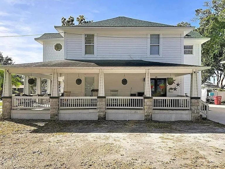 902 W Baker St — Photo 2