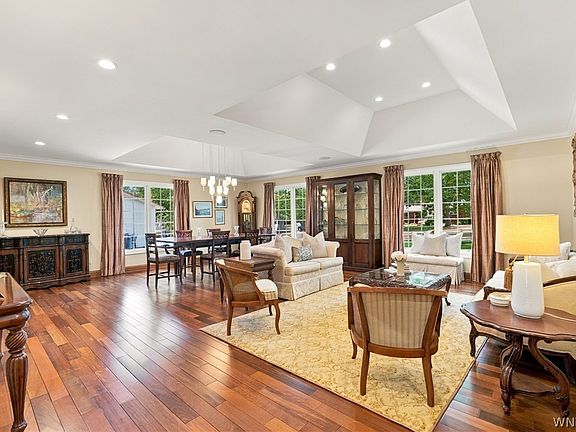 5th image of 180 Troy Del Way