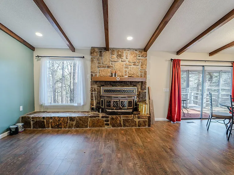 68 Sierra Dr — Photo 2
