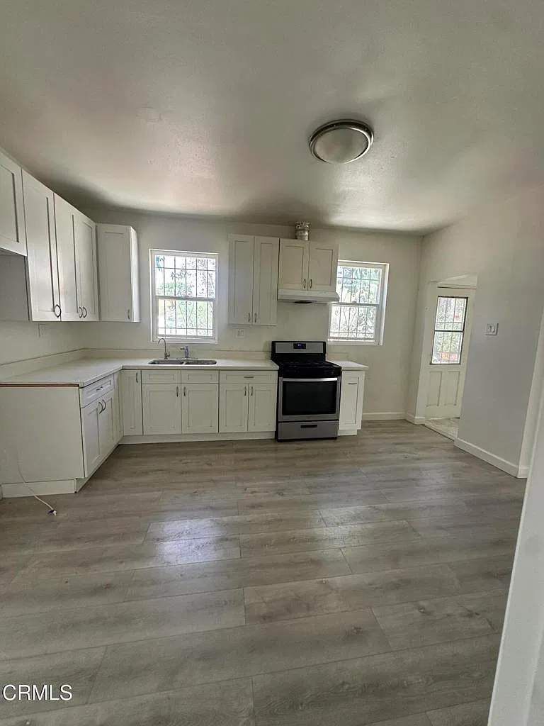 3 bed, 2.0 bath, 810 sqft, $2,625 — Photo 1