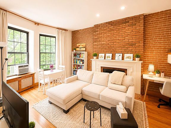 2nd image of 158 W 76th St APT 2A